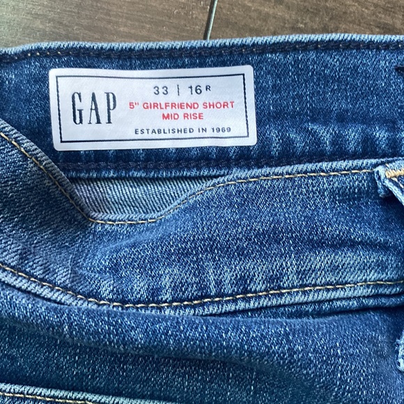 NWOT Gap girlfriend 5” cuffed shorts pockets! - Picture 3 of 4